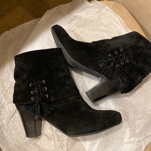 black suede short boot. Vaneli size 6 1/2 medium - Picture 1 of 3